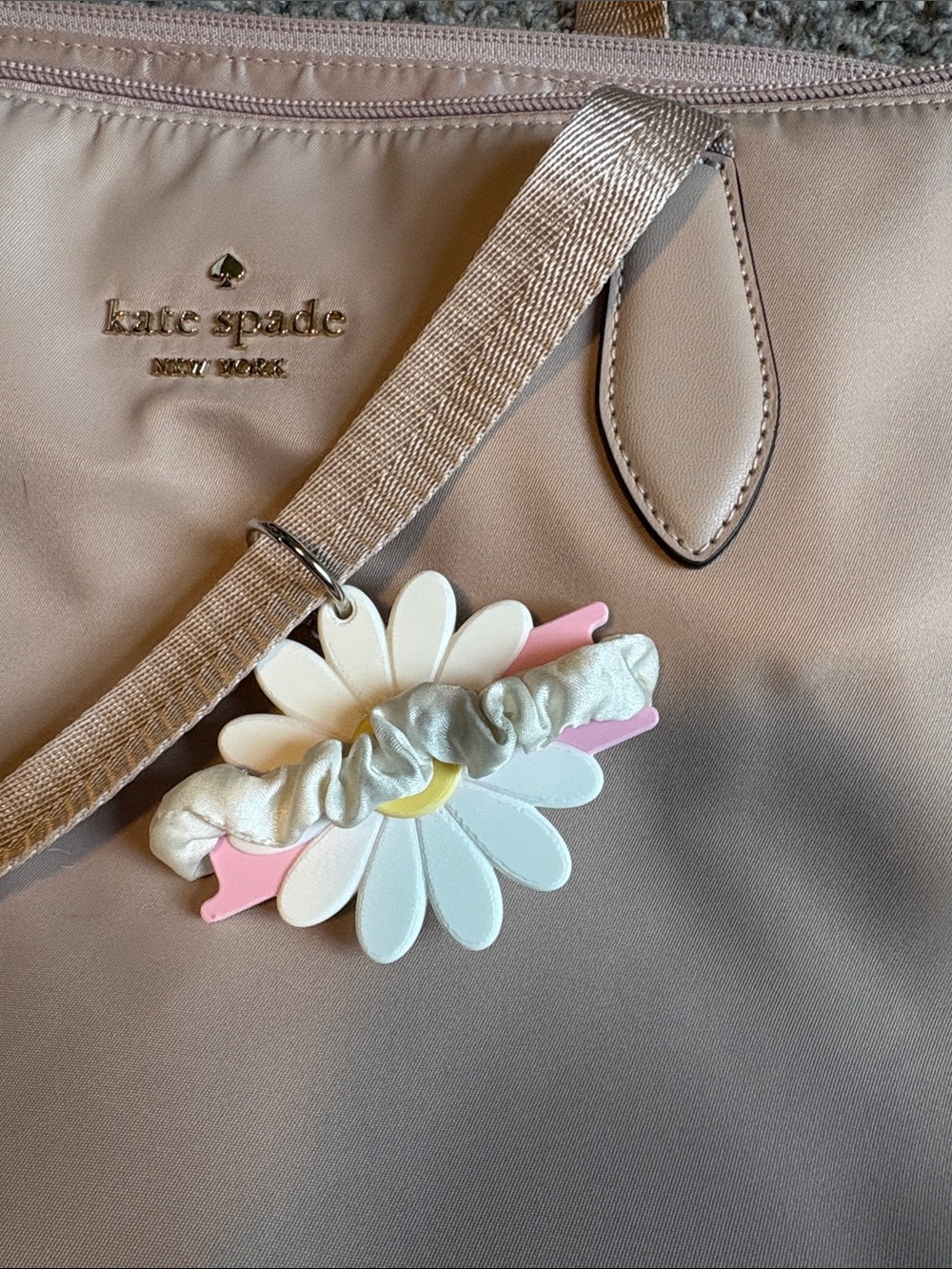 3D printed Daisy hair tie holder key chain